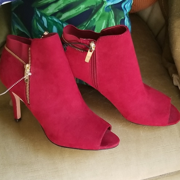 Open toed booties - Picture 2 of 3